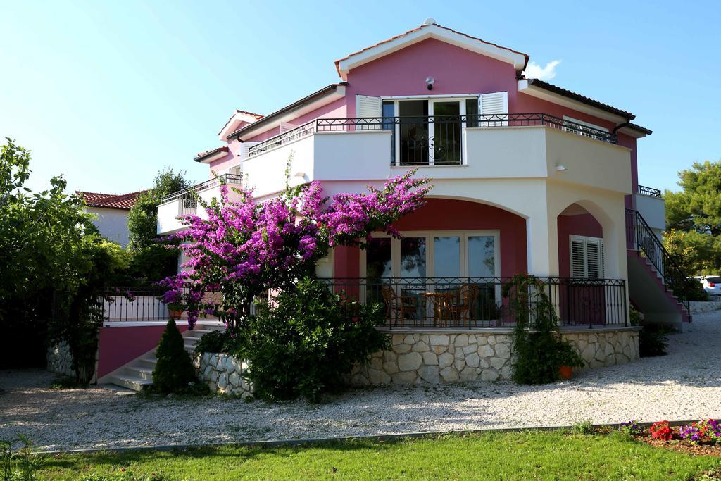 Apartments La Mirage Pirovac Esterno foto