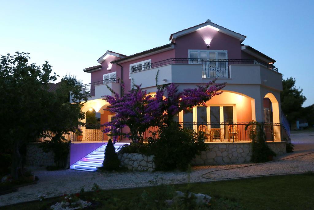 Apartments La Mirage Pirovac Esterno foto