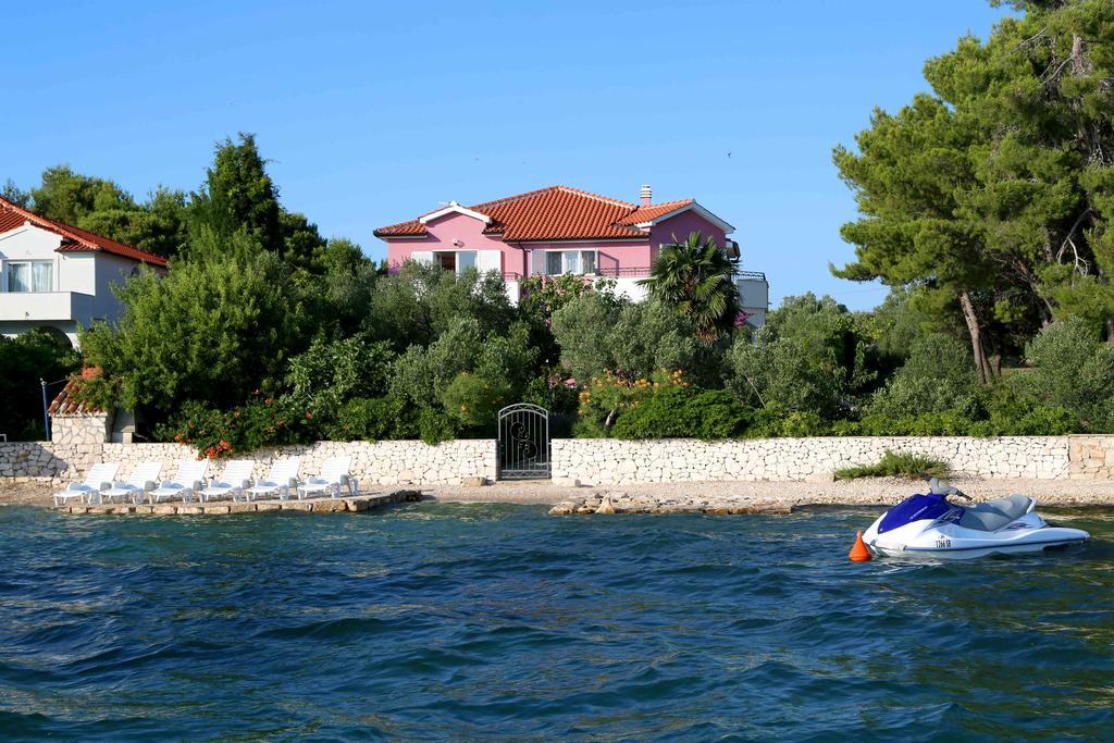 Apartments La Mirage Pirovac Esterno foto