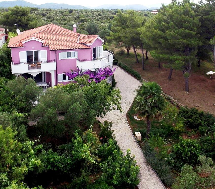 Apartments La Mirage Pirovac Esterno foto